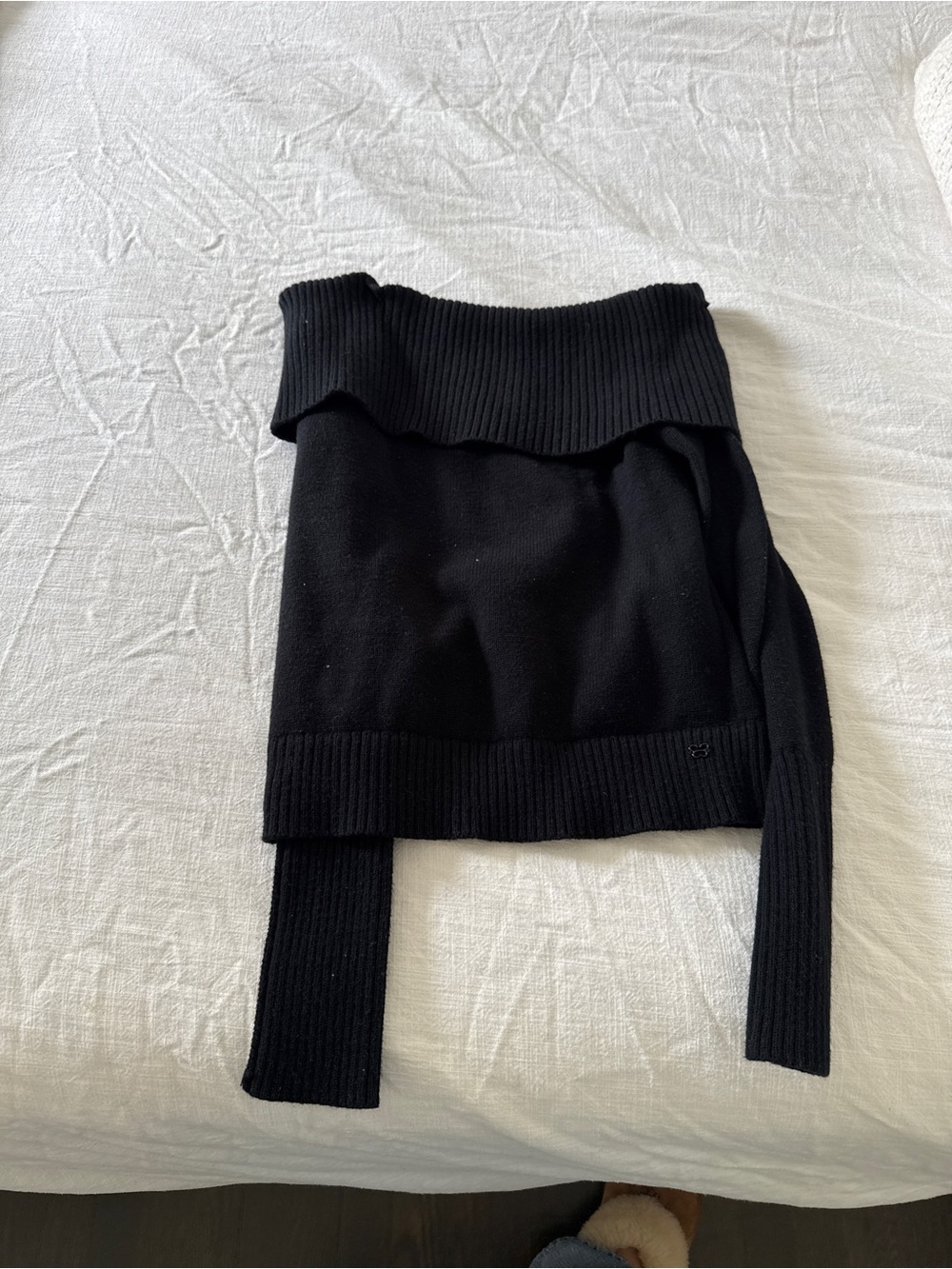 Black Off-Shoulder Ribbed Knit Sweater from Aritiza Like NEW Size Medium
